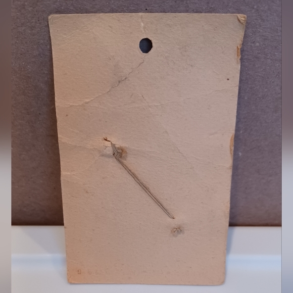 VINTAGE SUPREME QUALITY GOLDTONE GENUINE CRYSTAL HAND DECORATED BUTTONS ON CARD - Picture 2 of 5